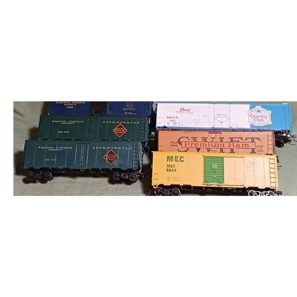 HO Scale Boxcar and Container Loaded Flat Cars Lot of 6